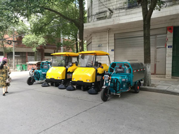 洗地機(jī)，掃地機(jī)，工業(yè)吸塵器，高壓清洗機(jī)，洗掃一體機(jī)，駕駛式洗地機(jī)，手推式洗地機(jī)，駕駛式掃地機(jī)，手推式掃地機(jī)，長(zhǎng)沙亮點(diǎn)環(huán)保官網(wǎng)，商用吸塵器，長(zhǎng)沙洗地機(jī)，長(zhǎng)沙掃地機(jī)，長(zhǎng)沙高壓清洗機(jī)，湖南工業(yè)吸塵器，湖南掃地機(jī)，湖南高壓清洗機(jī)，湖南工業(yè)吸塵器